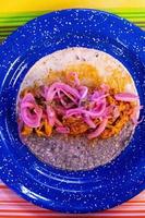 verse taco's met ui en brood foto