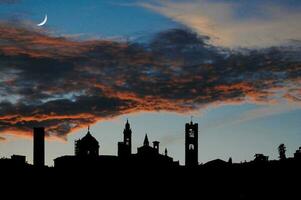 Bergamo alta horizon Bij zonsondergang foto