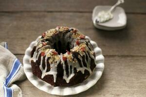 chocola Kerstmis bundt fruit taart met citroen glimmertjes foto