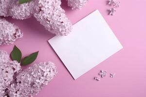 lila bloemen takjes en een stuk van papier Aan roze achtergrond, kopiëren ruimte, top visie. ai gegenereerd. foto