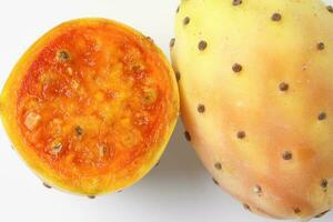 geel oranje cactus fruit stekelig Peer netelig sappig foto