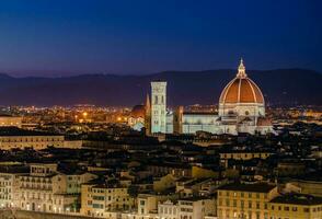 stad van Florence Bij nacht foto