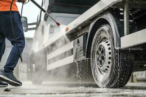 slepen vrachtauto buitenshuis druk het wassen foto