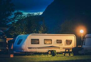 reizen aanhangwagen camping foto