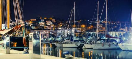 la spezia jachthaven Bij nacht foto