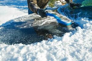 sneeuw verwijdering van auto foto