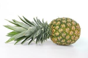 ananas geheel ruw huid plak gehakt foto