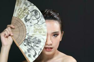 zuiden oosten- Aziatisch mooi jong dame mode bedenken kunstmatig foto
