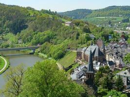 de klein stad van saarburg Bij de saar rivier- in Duitsland foto