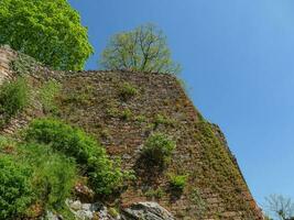 de klein stad van saarburg Bij de saar rivier- in Duitsland foto