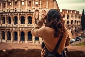 visie van de terug van meisje toerist nemen afbeelding van colosseum in Rome illustratie generatief ai foto