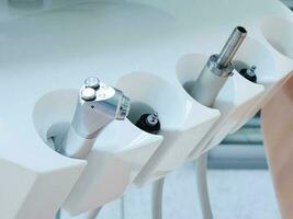 medisch concept tandheelkundig uitrusting in de ziekenhuis foto