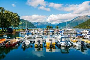 fjord jachthaven in Noorwegen foto