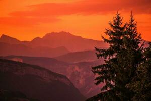 bergen zonsondergang achtergrond foto