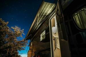 sterrenhemel lucht over- camper rv foto