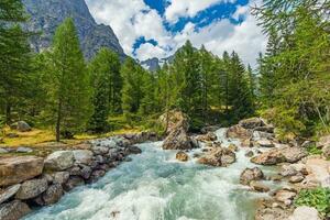 berg rivier- stormloop foto