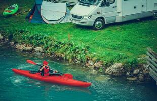 camping met kajakken foto