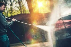 Hoi onder druk gezet water auto het wassen foto