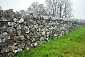steen muren in Ierland foto