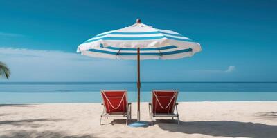 blauw paraplu met strand stoelen Aan tropisch strand blauw lucht achtergrond. generatief ai foto