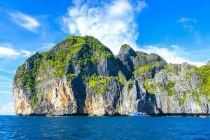 koh phi phi leh Thailand eiland strand lagune kalksteen rotsen. foto