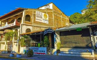 puerto escondido oaxaca Mexico 2023 typisch mooi kleurrijk toerist straat trottoir stad puerto escondido Mexico. foto