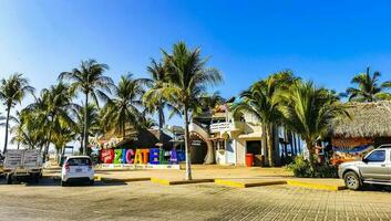 puerto escondido oaxaca Mexico 2023 typisch mooi kleurrijk toerist straat trottoir stad puerto escondido Mexico. foto