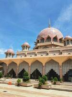 putra Jaya, Maleisië in mei 21, 2023. putra moskee of in Maleis is masjid rotten is een moskee dat was gebouwd in 1997 foto