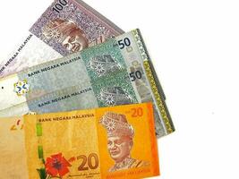 geïsoleerd wit foto van sommige Maleisisch ringgit bankbiljetten.