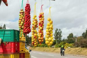 traditioneel uitverkoop van fruit Aan de wegen van de afdeling van boyaca in Colombia foto