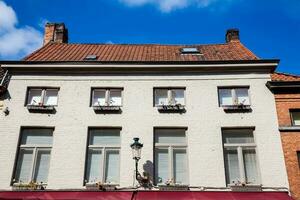 traditioneel architectuur van de historisch Brugge stad- foto