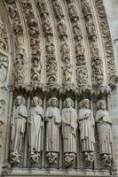 detail van de west facade van de historisch kathedraal van onze dame van Parijs gebouwd Aan de elfde eeuw foto
