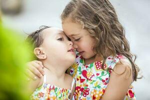 liefde tussen twee zusters. familie concept foto