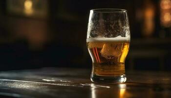 schuimig bier in een pint glas, verfrissend gegenereerd door ai foto