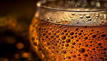 gouden bier laten vallen valt in schuimig glas gegenereerd door ai foto