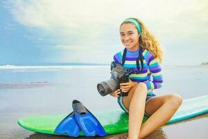 lief optimistisch surfen fotograaf meisje foto