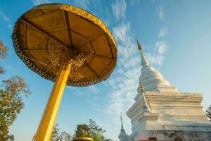 wat phra dat khao noi in nan provincie van de noordelijk Thailand in de ochtend. foto