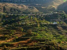 dorp in de kloof van de Kaukasus bergen. hoge berg dorp in dagestan. foto