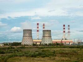 schoorstenen van een macht plant, een industrieel wijk in de zuidwesten van heilige petersburg foto