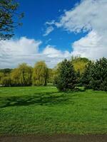 mooi visie van een lokaal openbaar park van Engeland uk foto