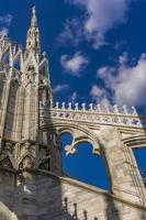 dakterrassen van de Duomo van Milaan in Italië