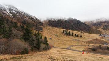 uitzicht op super besse piste in auvergne, frankrijk foto