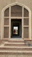 mooi oud ontwerp deur in lahore fort foto