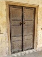 oud hout structuur deur Bij lahore fort foto