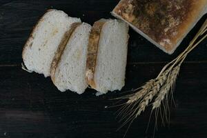 eigengemaakt brood met tarwe meel foto