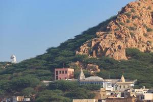 tempels op bergbasis khandela rajasthan india foto