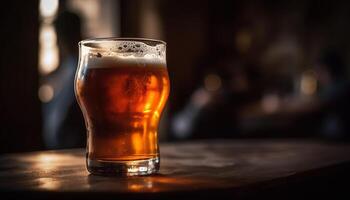 schuimig bier in pint glas Aan houten tafel gegenereerd door ai foto