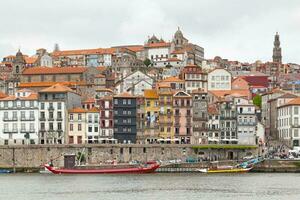 stad van porto naast de douro rivier- foto