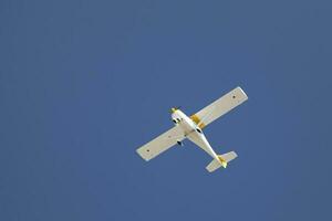 ultralicht vliegtuig vliegend foto