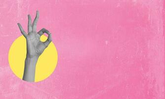 vrouw hand- tonen OK gebaar Aan roze achtergrond. modieus abstract collage in tijdschrift stedelijk stijl. foto